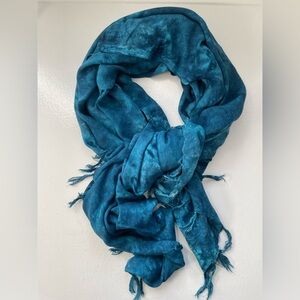 Roundy Bay Turquoise blue splatter pattern scarf
